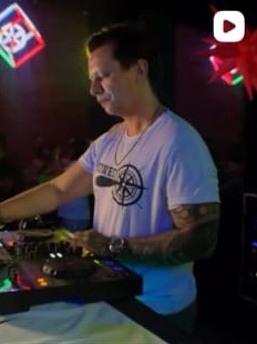 DJ tocando na Pulse